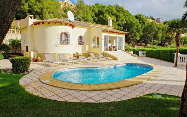 Alldo - hill side with private pool in Moraira