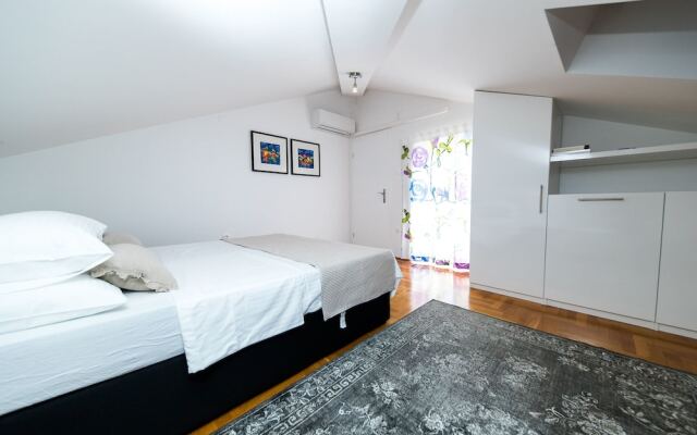 House Villa Jely
