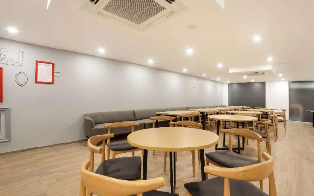 OYO Townhouse 141 Sector 14 Old Gurgaon