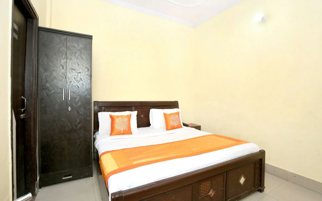 OYO 11642 Hotel Golden Grand