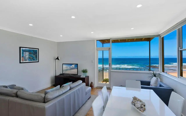 Golden Sands 1 - Absolute Beachfront