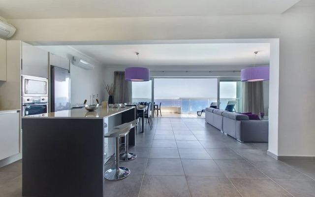 Pure Luxury Apartment With Pool