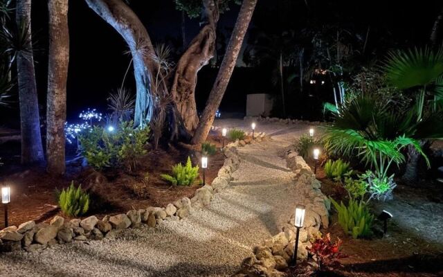 Dancing Dolphin 4 Bedroom Home by RedAwning