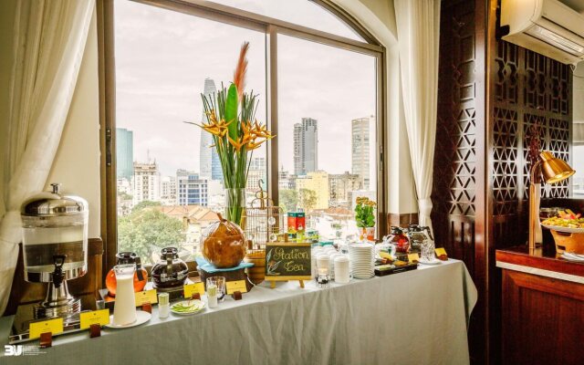 Happy Life Grand Hotel & Sky Bar