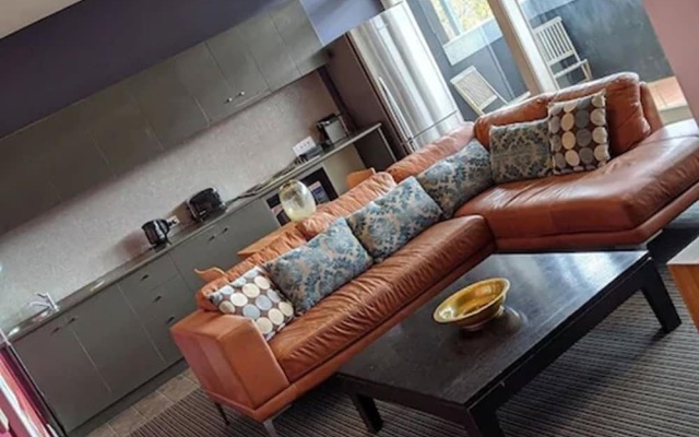 Tolarno Hotel