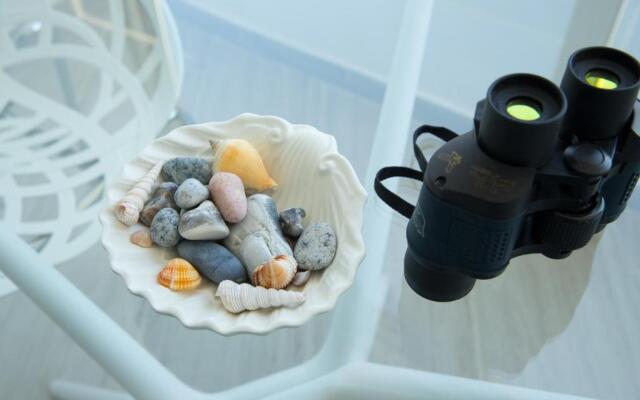 Luxury Penthouse 1BR-Seafront-Seasonal Pool-Central