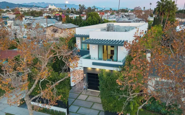 Private LA Retreat w/ Pool, Hot Tub & Fire Pit Near Melrose Ave The Martel House by Avantstay