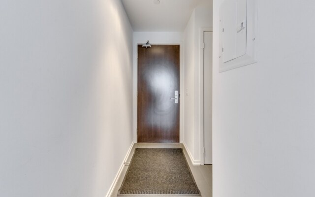 Trendy 2BR Condo in King East Great View