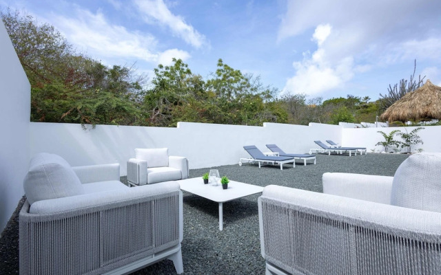 Modern Garden Villa Near Jan Thiel Mambo