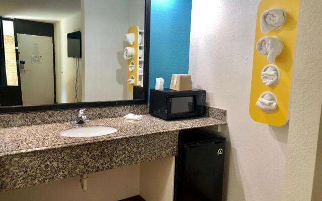 Motel 6 Nashville, TN - Airport