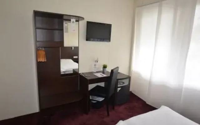 AAA Budget Hotel