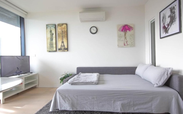 South Yarra City View Apartment with Car Park, Amazon Alexa, Spotify, Netflix, and WiFi – Guest Rooms – Melbourne
