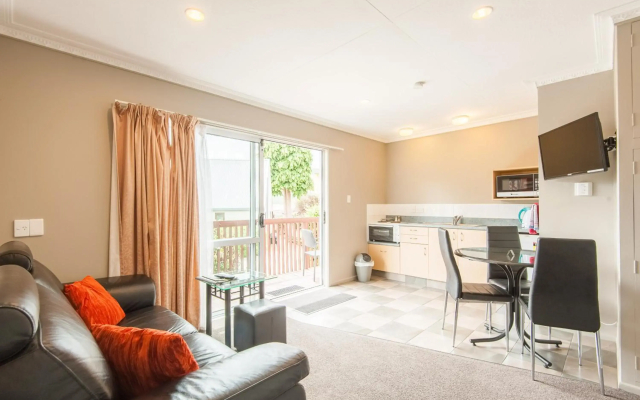 Manuka Crescent Motel