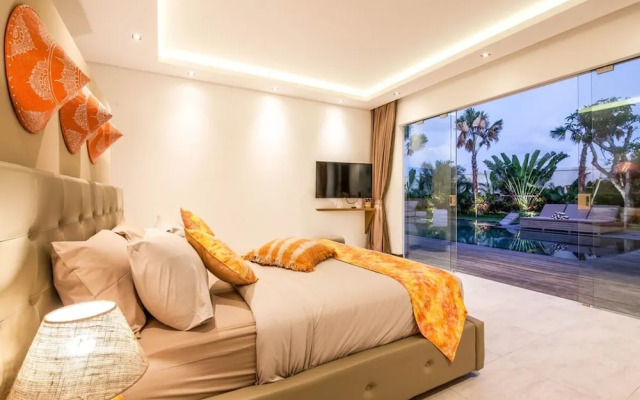 Villa 15 Stunning 6 BR Villa 400m to Beach