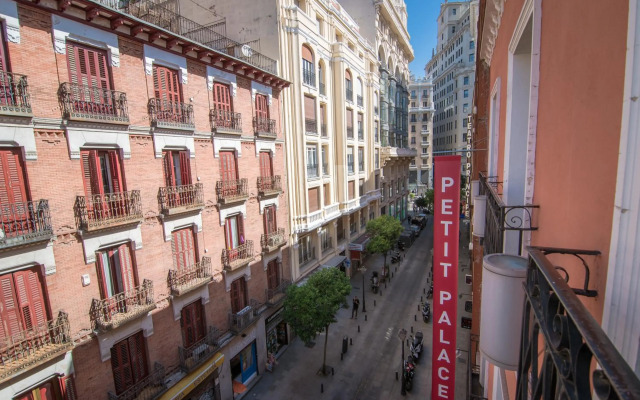 Petit Palace Tres Cruces