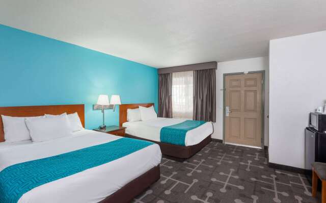 Howard Johnson by Wyndham National City/San Diego South