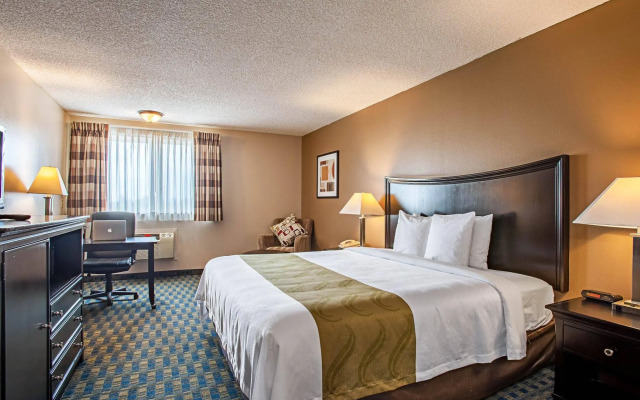 Quality Inn & Suites Kenedy - Karnes City