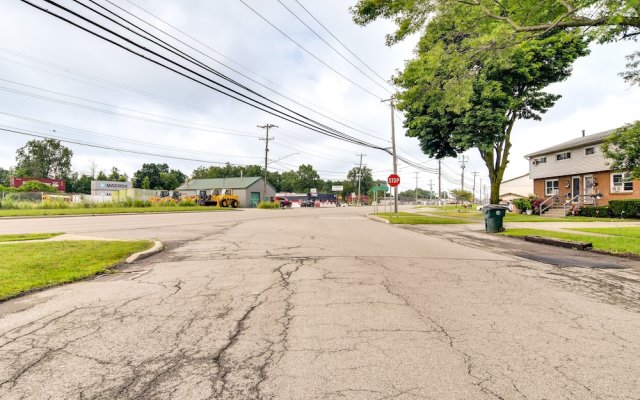 Depew Vacation Rental ~ 10 Mi to Buffalo!