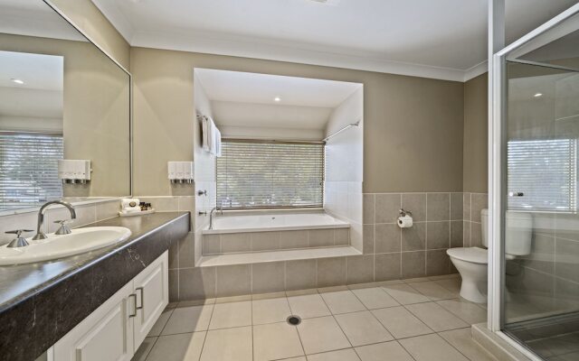 Best Western Plus Ambassador On Ruthven Motor Inn