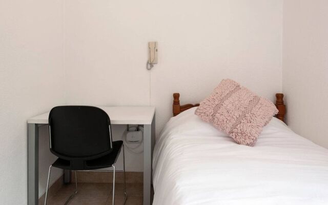 "room in Guest Room - Cuarto En Las Lomas!"