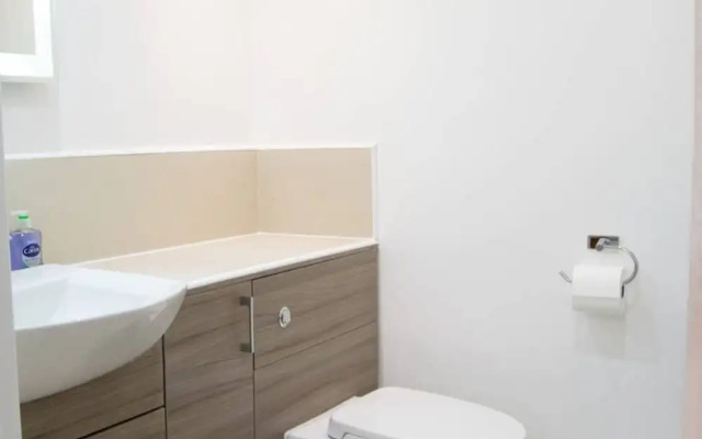 2 Bedroom Apartment Close to Clapham Junction Station