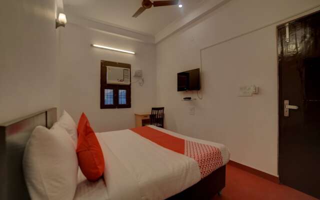 Oyo Flagship 30552 Sector 53