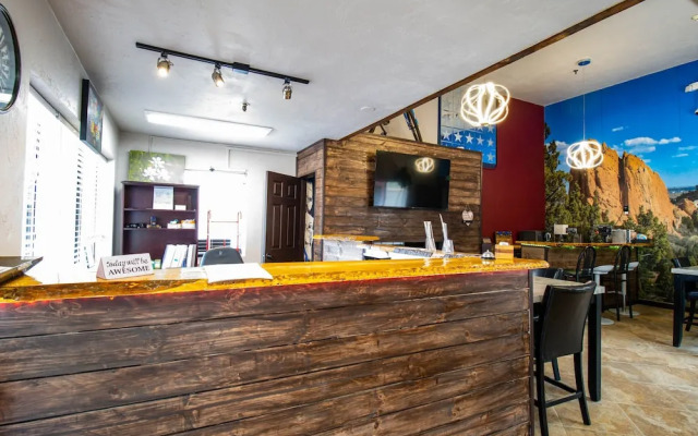 Manitou Inn & Suites