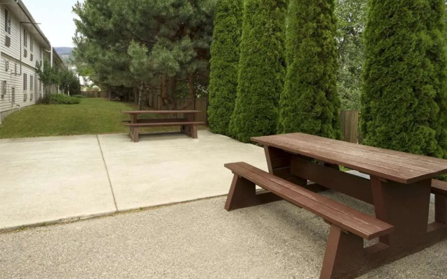 Super 8 West Kelowna