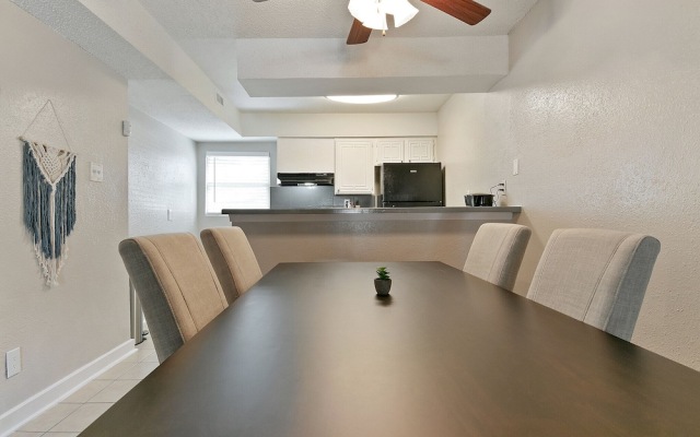 The Economy Suites of East Austin