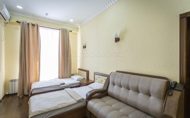 Lake House Resort hotel