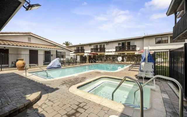 Lemon Tree Hotel & Suites Anaheim