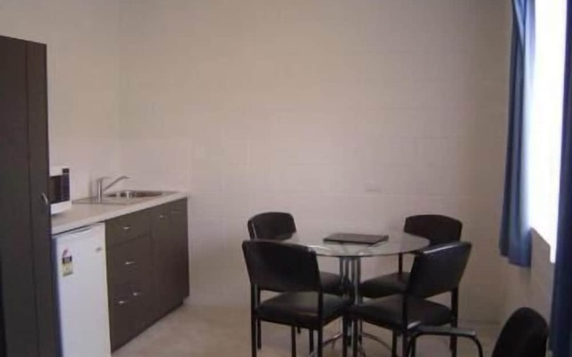 Cedar Lodge Motel Townsville