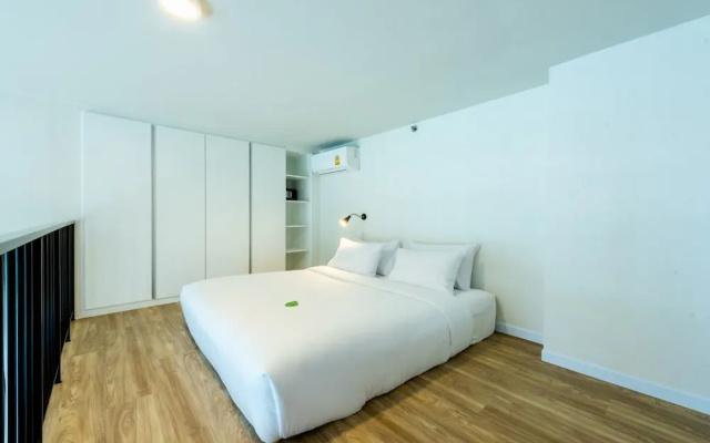 Q-Box Hotel Bangkok Blossom