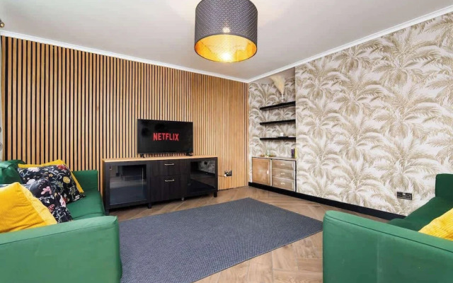 3 Bed House-free Parking