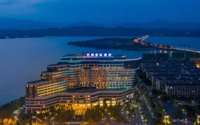 Yibang Peninsula Hotel
