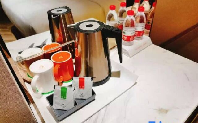 Vienna Hotel Chongqing West Station Square