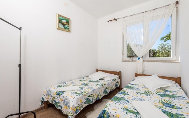 Nice Apartment in Banjol With 2 Bedrooms and Wifi