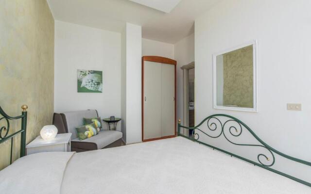 Apartment Complex Orzan Lovrecica