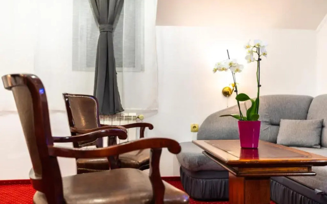Garni Hotel Royal Crown