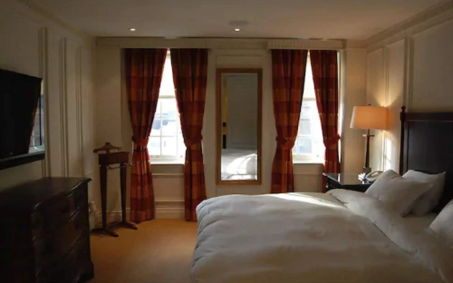 Windsor Arms Hotel