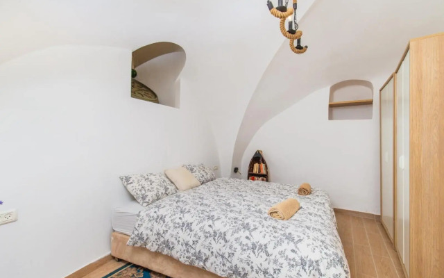 Private House 5 BDR In Mamilla up to 12 People !