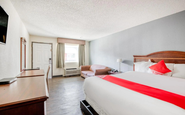 OYO Hotel Rosenberg TX I-69