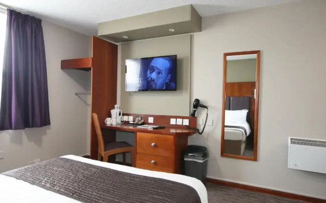 The Oakwood Hotel by Roomsbooked