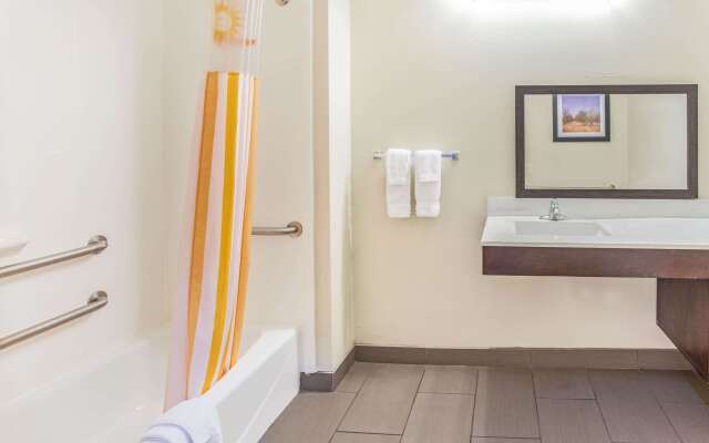 La Quinta Inn & Suites by Wyndham Luling