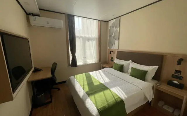 GreenTree Inn Beijing Chaoyang District Langxinzhuang Metro Station Express Hotel