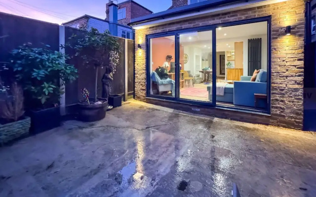 Modern Margate Maisonette Close to Beach by Adliv