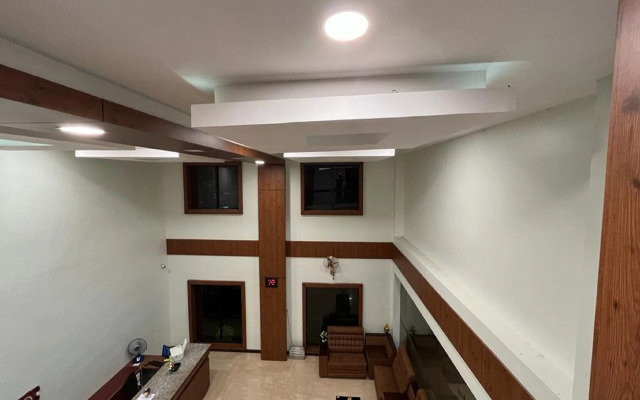 Chandra Royal Inn