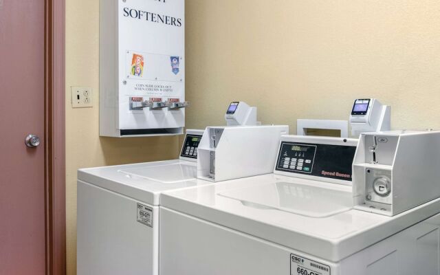 Super 8 Reynolds /East Columbus Area