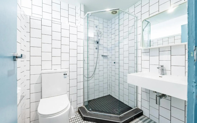 BUNK Surfers Paradise - International Backpacker Hostel