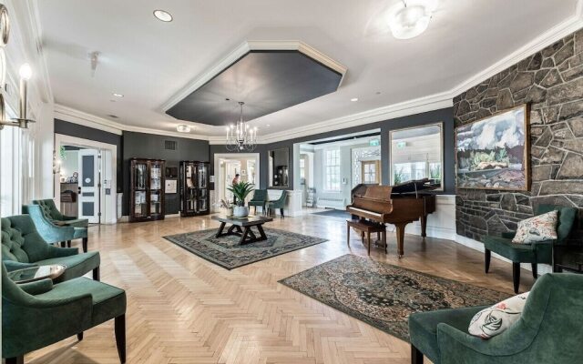 The Inn on Officers Garden